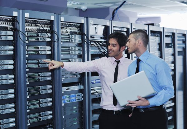 it-enineers-network-server-room it-enineers-network-server-room