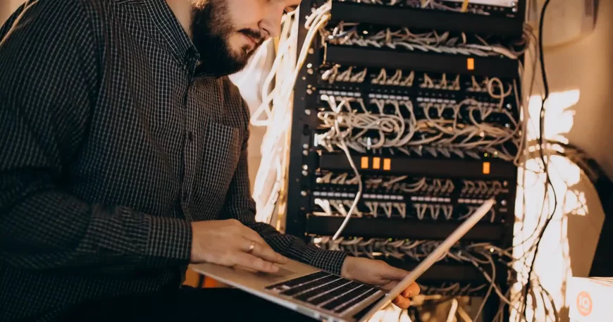 young-it-service-man-repairing-computer